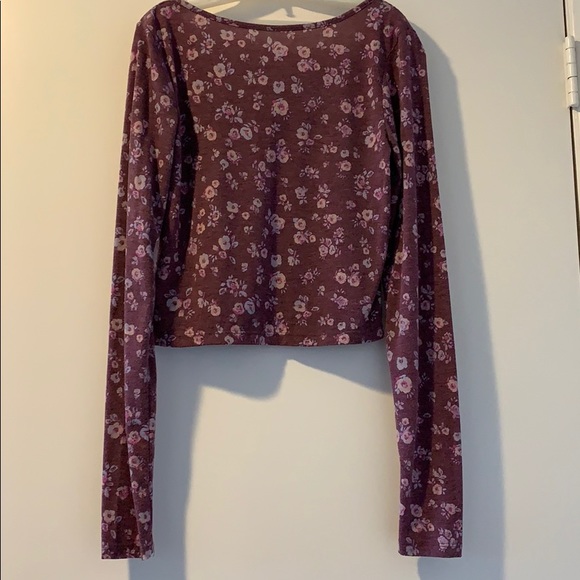 ❗️FINAL SALE Floral Crop Top❗️ - Picture 2 of 2